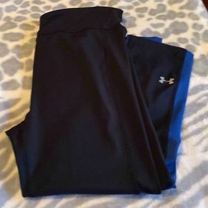 Black and blue under armor capris work out